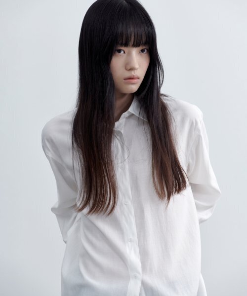 MUSINSA STANDARD WOMAN（ムシンサスタンダードウーマン）の「ウィメンズリラックスドサテンシャツ[ホワイト]（シャツ/ブラウス・レディース・その他・SMALL/MEDIUM/LARGE/X-SMALL）」の2枚目の写真