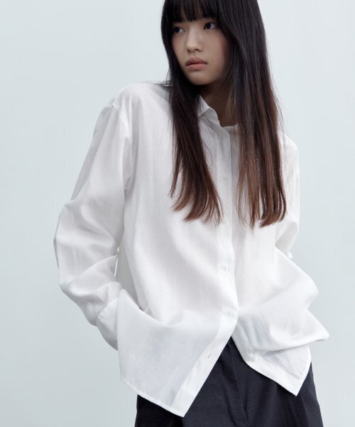 MUSINSA STANDARD WOMAN（ムシンサスタンダードウーマン）の「ウィメンズリラックスドサテンシャツ[ホワイト]（シャツ/ブラウス・レディース・その他・SMALL/MEDIUM/LARGE/X-SMALL）」の3枚目の写真