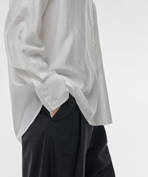 MUSINSA STANDARD WOMAN（ムシンサスタンダードウーマン）の「ウィメンズリラックスドサテンシャツ[ホワイト]（シャツ/ブラウス・レディース・その他・SMALL/MEDIUM/LARGE/X-SMALL）」の7枚目の写真