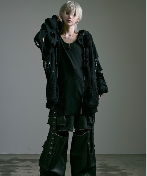 ililil（イルイルイル）の「『ililil/イルイルイル』崩壊世界で君臨する破戒ジップパーカー/全1色（パーカー・メンズ・ブラック・FREE）」の3枚目の写真