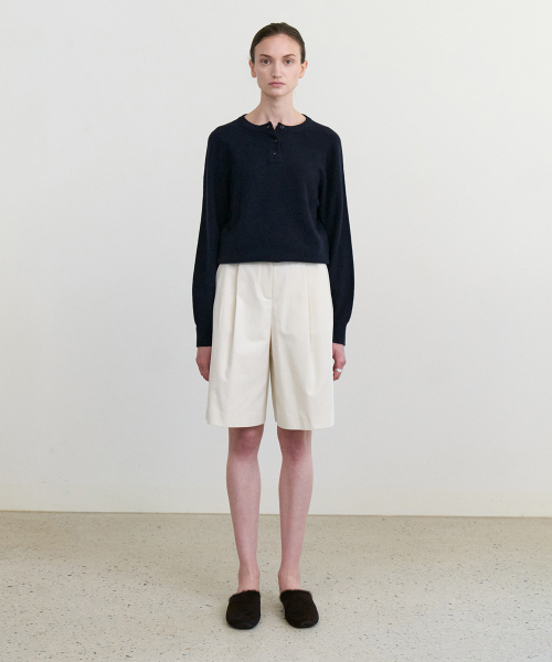 STEP AROUND（ステップアラウンド）の「Front tuck bermuda cotton pants_CREAM（その他パンツ・レディース・その他・SMALL/MEDIUM）」の2枚目の写真