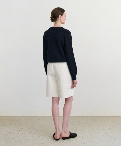 STEP AROUND（ステップアラウンド）の「Front tuck bermuda cotton pants_CREAM（その他パンツ・レディース・その他・SMALL/MEDIUM）」の4枚目の写真