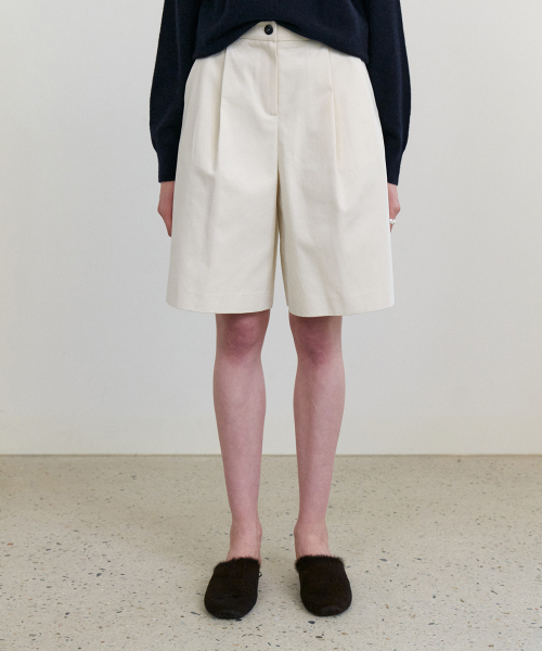 STEP AROUND（ステップアラウンド）の「Front tuck bermuda cotton pants_CREAM（その他パンツ・レディース・その他・SMALL/MEDIUM）」の5枚目の写真