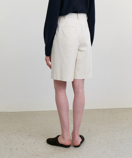 STEP AROUND（ステップアラウンド）の「Front tuck bermuda cotton pants_CREAM（その他パンツ・レディース・その他・SMALL/MEDIUM）」の6枚目の写真