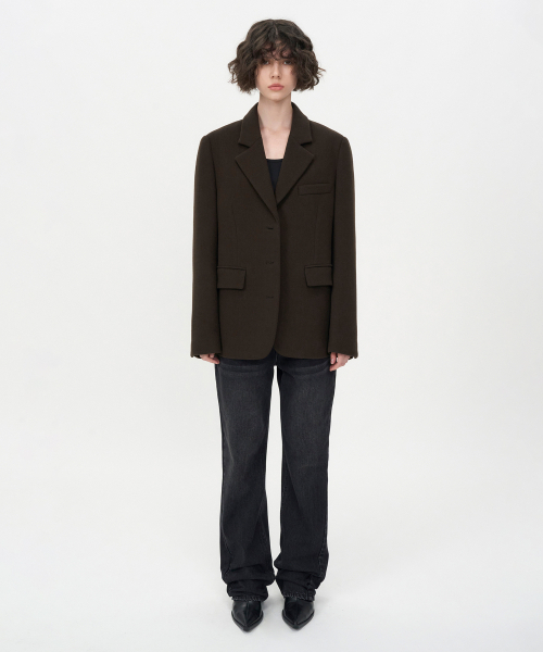 INSILENCE WOMEN(インサイレンスウーマン)の「ウールスリーボタンブレザー ブラウン(テーラードジャケット・レディース・その他・SMALL/MEDIUM/X-SMALL)」の2枚目の写真
