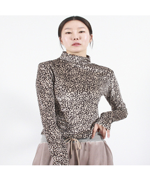 DEMARC（ドゥマーク）の「LEOPARD HIGH-NECK LONG SLEEVE TEE -  Beige（Tシャツ/カットソー）」