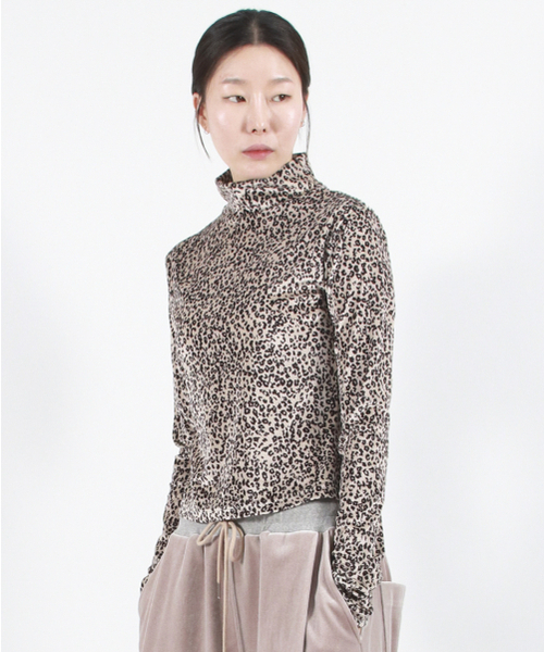 DEMARC(ドゥマーク)の「LEOPARD HIGH-NECK LONG SLEEVE TEE - Beige(Tシャツ/カットソー・レディース・その他・MEDIUM/LARGE)」の18枚目の写真
