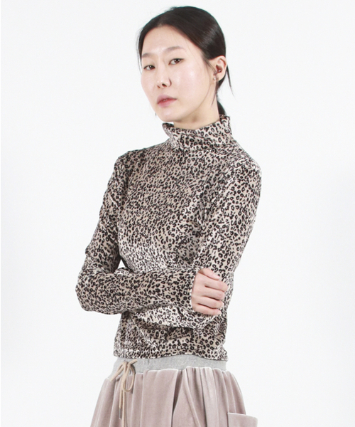 DEMARC(ドゥマーク)の「LEOPARD HIGH-NECK LONG SLEEVE TEE - Beige(Tシャツ/カットソー・レディース・その他・MEDIUM/LARGE)」の19枚目の写真