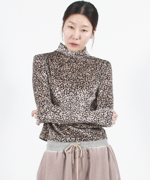 DEMARC(ドゥマーク)の「LEOPARD HIGH-NECK LONG SLEEVE TEE - Beige(Tシャツ/カットソー・レディース・その他・MEDIUM/LARGE)」の17枚目の写真