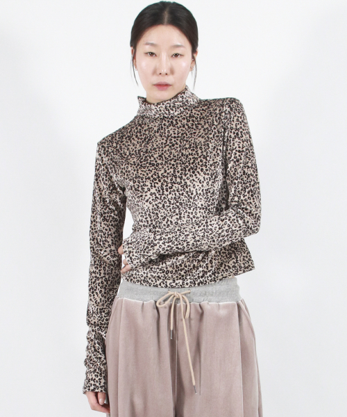 DEMARC(ドゥマーク)の「LEOPARD HIGH-NECK LONG SLEEVE TEE - Beige(Tシャツ/カットソー・レディース・その他・MEDIUM/LARGE)」の16枚目の写真
