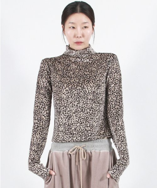 DEMARC(ドゥマーク)の「LEOPARD HIGH-NECK LONG SLEEVE TEE - Beige(Tシャツ/カットソー・レディース・その他・MEDIUM/LARGE)」の15枚目の写真