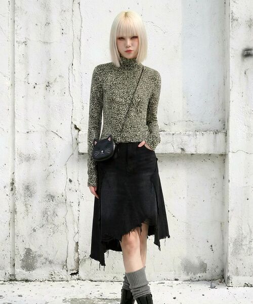 DEMARC(ドゥマーク)の「LEOPARD HIGH-NECK LONG SLEEVE TEE - Beige(Tシャツ/カットソー・レディース・その他・MEDIUM/LARGE)」の13枚目の写真