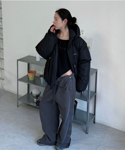 NICK&NICOLE(ニックアンドニコール)の「MINIMAL PIPING HOODED PADDING_BLACK(ダウンジャケット/コート・レディース・その他・FREE)」の3枚目の写真