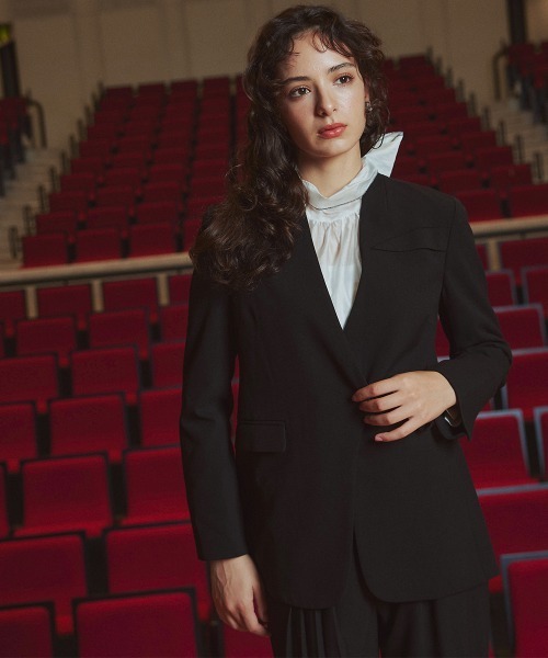 Callarus（カラルス）の「＜単品＞ストレッチノーカラーヨークデザインジャケット〔Callarus〕（ノーカラージャケット・レディース・ブラック/グレー・S/M/L/LL/3L）」の4枚目の写真