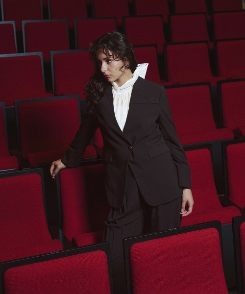 Callarus（カラルス）の「＜単品＞ストレッチノーカラーヨークデザインジャケット〔Callarus〕（ノーカラージャケット・レディース・ブラック/グレー・S/M/L/LL/3L）」の5枚目の写真