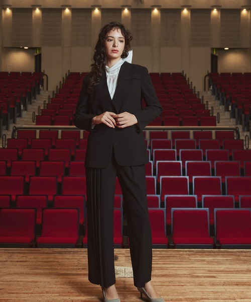 Callarus（カラルス）の「＜単品＞ストレッチノーカラーヨークデザインジャケット〔Callarus〕（ノーカラージャケット・レディース・ブラック/グレー・S/M/L/LL/3L）」の9枚目の写真