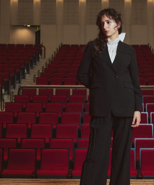 Callarus（カラルス）の「＜単品＞ストレッチノーカラーヨークデザインジャケット〔Callarus〕（ノーカラージャケット・レディース・ブラック/グレー・S/M/L/LL/3L）」の10枚目の写真