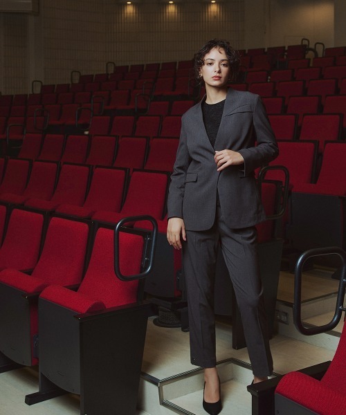 Callarus（カラルス）の「＜単品＞ストレッチノーカラーヨークデザインジャケット〔Callarus〕（ノーカラージャケット・レディース・ブラック/グレー・S/M/L/LL/3L）」の16枚目の写真