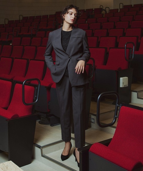 Callarus（カラルス）の「＜単品＞ストレッチノーカラーヨークデザインジャケット〔Callarus〕（ノーカラージャケット・レディース・ブラック/グレー・S/M/L/LL/3L）」の17枚目の写真