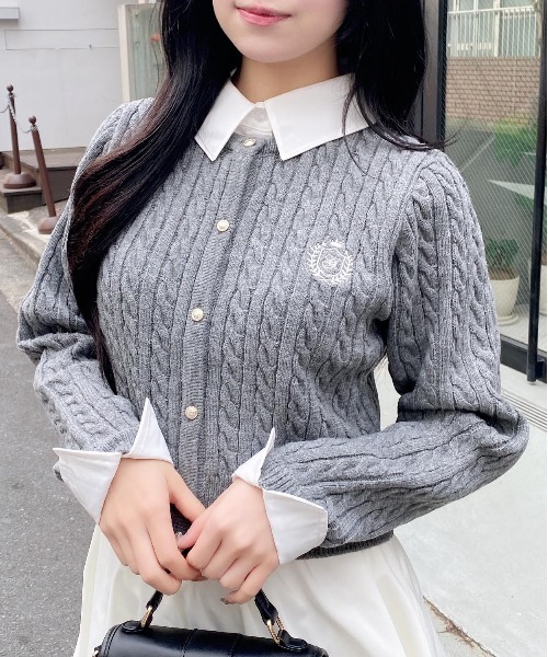 INGNI(イング)の「シャツレイヤード風ケーブルニット/A(ニット/セーター・レディース・ネイビー系8/ピンク系2/ワイン系2/グレー×ホワイト・M)」の13枚目の写真