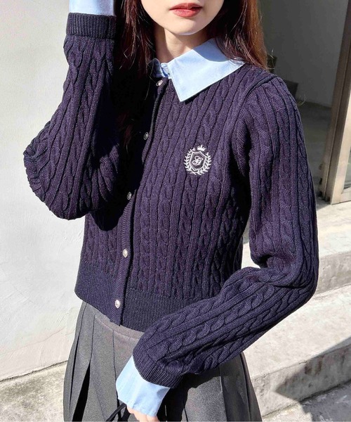 INGNI(イング)の「シャツレイヤード風ケーブルニット/A(ニット/セーター・レディース・ネイビー系8/ピンク系2/ワイン系2/グレー×ホワイト・M)」の20枚目の写真