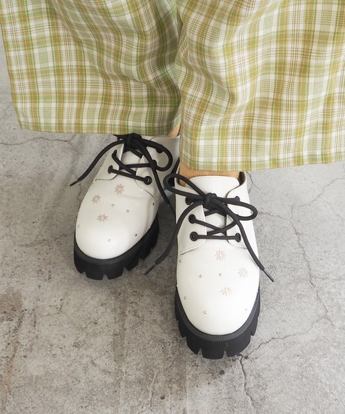 byあしながおじさん(バイアシナガオジサン)の「軽量|フラワー刺繍マニッシュ 8990045(ドレスシューズ・レディース・オフホワイト/ブラック・S/M/L/LL)」の15枚目の写真