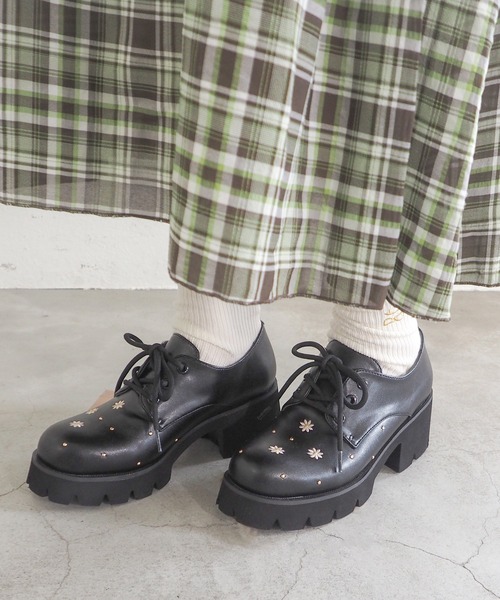 byあしながおじさん(バイアシナガオジサン)の「軽量|フラワー刺繍マニッシュ 8990045(ドレスシューズ・レディース・オフホワイト/ブラック・S/M/L/LL)」の19枚目の写真