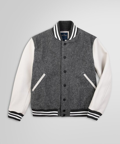 BROOKS BROTHERS(ブルックスブラザーズ)の「ウール/カウレザー バーシティジャケット(ブルゾン・メンズ・ライトグレー・LARGE/MEDIUM)」の1枚目の写真