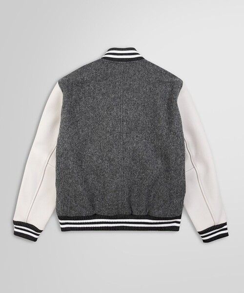 BROOKS BROTHERS(ブルックスブラザーズ)の「ウール/カウレザー バーシティジャケット(ブルゾン・メンズ・ライトグレー・LARGE/MEDIUM)」の2枚目の写真