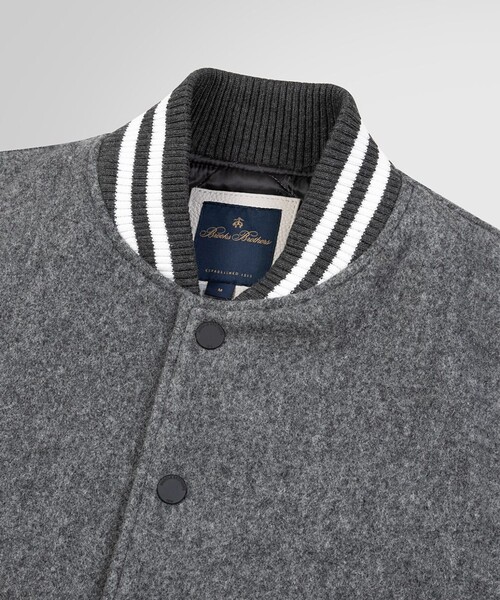 BROOKS BROTHERS(ブルックスブラザーズ)の「ウール/カウレザー バーシティジャケット(ブルゾン・メンズ・ライトグレー・LARGE/MEDIUM)」の4枚目の写真