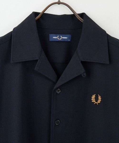 FRED PERRY（フレッドペリー）の「[FRED PERRY/フレッドペリー] コンプレスメッシュ ワンポイントロゴ刺繍 ショートスリーブシャツ（シャツ/ブラウス・レディース・ブラック/グリーン/キナリ・L/M）」の14枚目の写真