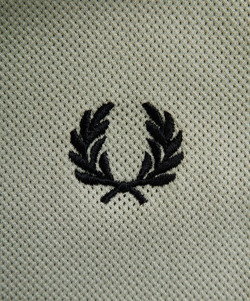 FRED PERRY（フレッドペリー）の「[FRED PERRY/フレッドペリー] コンプレスメッシュ ワンポイントロゴ刺繍 ショートスリーブシャツ（シャツ/ブラウス・レディース・ブラック/グリーン/キナリ・L/M）」の12枚目の写真