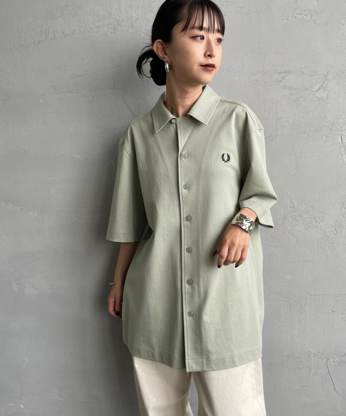 FRED PERRY（フレッドペリー）の「[FRED PERRY/フレッドペリー] コンプレスメッシュ ワンポイントロゴ刺繍 ショートスリーブシャツ（シャツ/ブラウス・レディース・ブラック/グリーン/キナリ・L/M）」の6枚目の写真