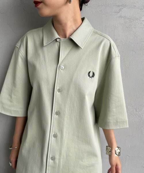 FRED PERRY（フレッドペリー）の「[FRED PERRY/フレッドペリー] コンプレスメッシュ ワンポイントロゴ刺繍 ショートスリーブシャツ（シャツ/ブラウス・レディース・ブラック/グリーン/キナリ・L/M）」の7枚目の写真