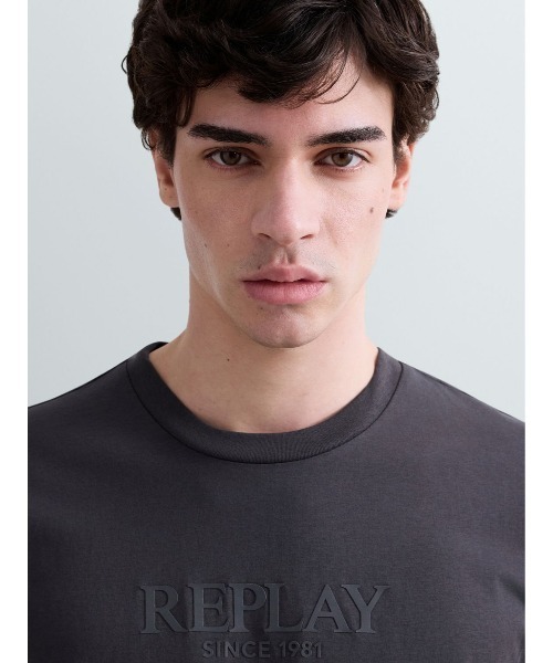 REPLAY(リプレイ)の「ベーシックジャージーロゴプリント Tシャツ(Tシャツ/カットソー・メンズ・ダークグレー/モスグリーン/ホワイト・X-LARGE/LARGE/MEDIUM)」の6枚目の写真