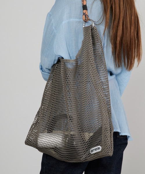 OUTDOOR PRODUCTS(アウトドアプロダクツ)の「OUTDOOR PRODUCTS/アウトドアプロダクツ MESH SHOPPER(M) トートバッグ 秋 秋服 2026年秋冬(トートバッグ・レディース・ホワイト/ブラック/グレー・FREE)」の1枚目の写真