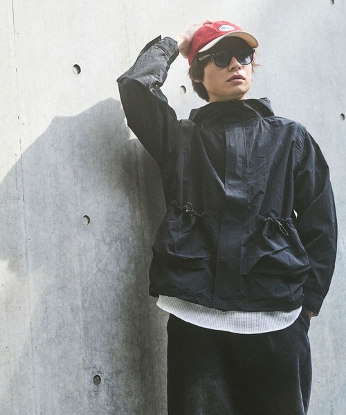 niko and...（ニコアンド）の「2WAYジップパーカー（ナイロンジャケット・メンズ・ブラック/ライトグレー・MEDIUM/BIG(L)）」の2枚目の写真