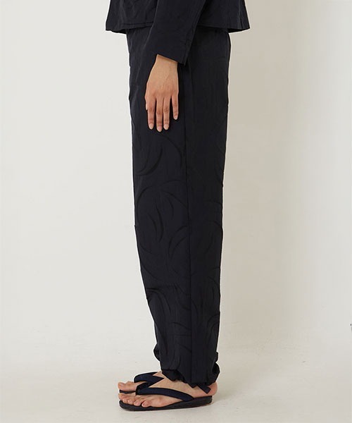 BLUE BLUE JAPAN(ブルーブルージャパン)の「タテメブキ ワイドストレートパンツ ウィメンズ(その他パンツ・レディース・ダークネイビー・ONE)」の3枚目の写真