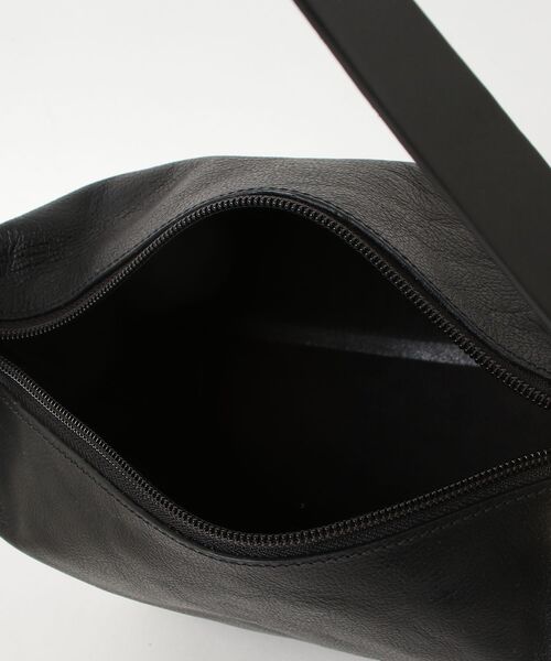 IL BISONTE（イルビゾンテ）の「IL BISONTE / ORIGINAL LEATHER / SHOULDER BAG（ショルダーバッグ・レディース・ダークブラウン/ホワイト/ナチュラル/ライトブラウン/グレー/オリーブ/ブラック/オレンジ/ネイビー/レンガ/グリーン/レッド・FREE）」の16枚目の写真