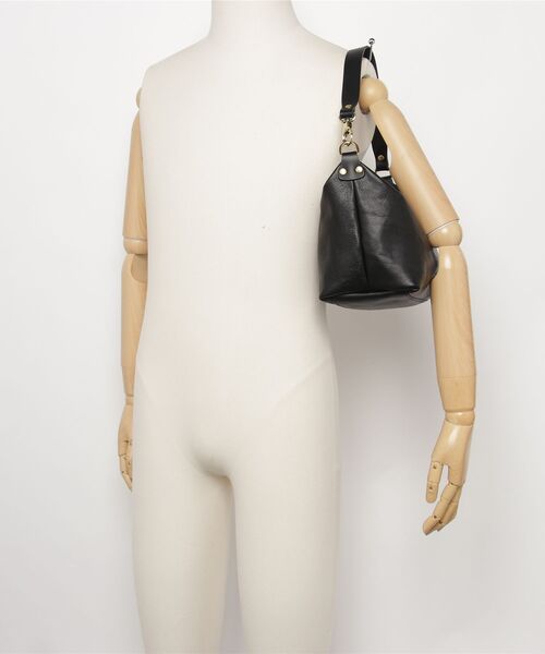 IL BISONTE（イルビゾンテ）の「IL BISONTE / ORIGINAL LEATHER / SHOULDER BAG（ショルダーバッグ・レディース・ダークブラウン/ホワイト/ナチュラル/ライトブラウン/グレー/オリーブ/ブラック/オレンジ/ネイビー/レンガ/グリーン/レッド・FREE）」の13枚目の写真