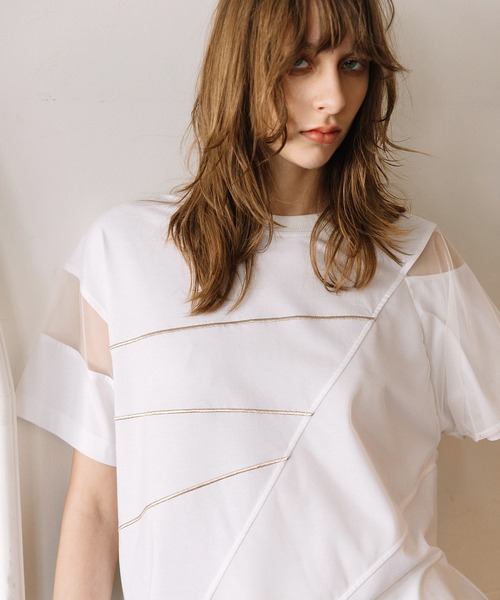 AULA AILA(アウラアイラ)の「シアーレイヤードエンブロイダリーラインTシャツ(Tシャツ/カットソー・レディース・レッド/オフホワイト/ブラック・0)」の4枚目の写真