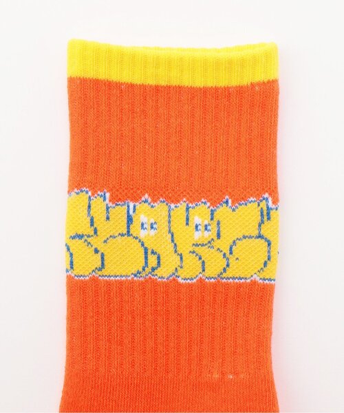 XLARGE KIDS（エクストララージキッズ）の「【人気商品再入荷】【直営店で取り扱い無し】グラフィティロゴクルーソックス（ソックス/靴下・キッズ・ブラック/ホワイト/オレンジ・15-17cm/13-15cm/17-19cm/19-21cm）」の4枚目の写真