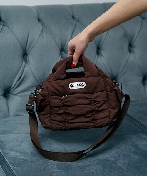 OUTDOOR PRODUCTS(アウトドアプロダクツ)の「【待望の再入荷!】OUTDOOR PRODUCTS × PUBLUX/アウトドアプロダクツ <別注カラーあり> シャーリング ショルダーバッグ 限定展開(ショルダーバッグ・レディース・ブラック/オフホワイト/ブラウン・ONE SIZE)」の1枚目の写真