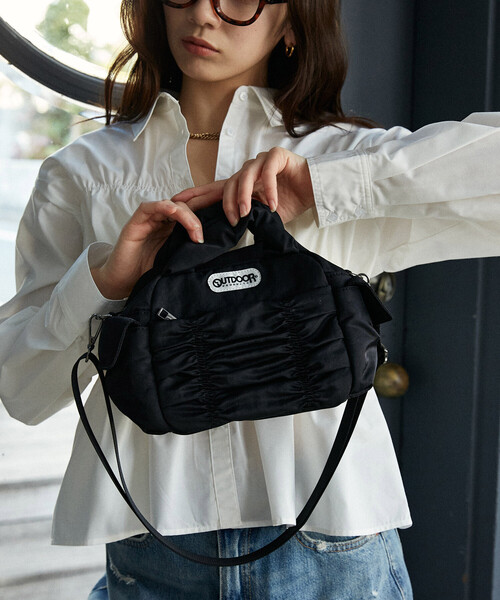 OUTDOOR PRODUCTS(アウトドアプロダクツ)の「【待望の再入荷!】OUTDOOR PRODUCTS × PUBLUX/アウトドアプロダクツ <別注カラーあり> シャーリング ショルダーバッグ 限定展開(ショルダーバッグ・レディース・ブラック/オフホワイト/ブラウン・ONE SIZE)」の3枚目の写真