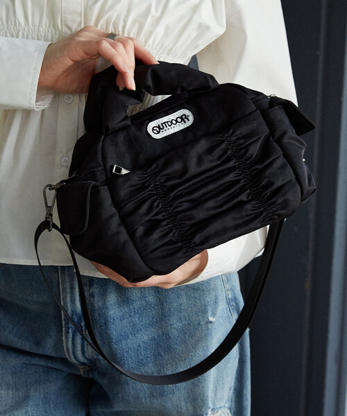 OUTDOOR PRODUCTS(アウトドアプロダクツ)の「【待望の再入荷!】OUTDOOR PRODUCTS × PUBLUX/アウトドアプロダクツ <別注カラーあり> シャーリング ショルダーバッグ 限定展開(ショルダーバッグ・レディース・ブラック/オフホワイト/ブラウン・ONE SIZE)」の4枚目の写真