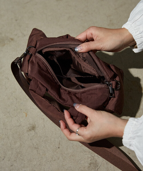 OUTDOOR PRODUCTS(アウトドアプロダクツ)の「【待望の再入荷!】OUTDOOR PRODUCTS × PUBLUX/アウトドアプロダクツ <別注カラーあり> シャーリング ショルダーバッグ 限定展開(ショルダーバッグ・レディース・ブラック/オフホワイト/ブラウン・ONE SIZE)」の22枚目の写真