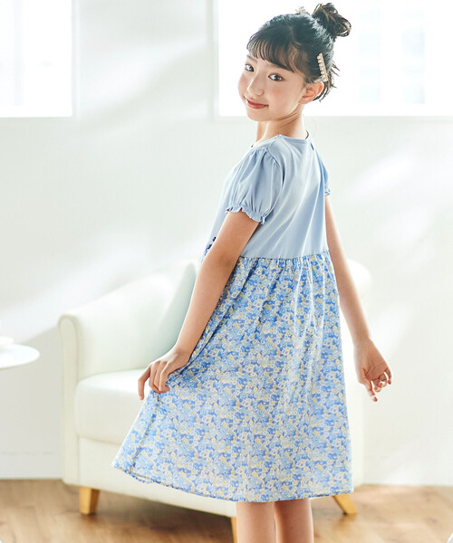 Tartine et Chocolat（タルティーヌエショコラ）の「【日本製】【お揃い】リバティ(leontyne dream)プリントタナローン フライス切り替えワンピース(90~140cm)（ワンピース・キッズ・パープル系その他/ブルー系その他・140cm/130cm/120cm/110cm）」の4枚目の写真