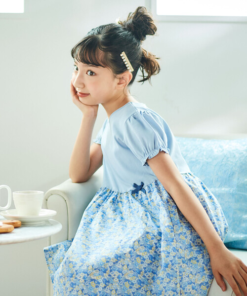 Tartine et Chocolat（タルティーヌエショコラ）の「【日本製】【お揃い】リバティ(leontyne dream)プリントタナローン フライス切り替えワンピース(90~140cm)（ワンピース・キッズ・パープル系その他/ブルー系その他・140cm/130cm/120cm/110cm）」の5枚目の写真