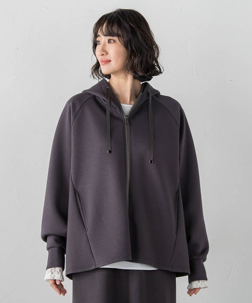 la.f…(ラエフ)の「ストレッチダンボールジップパーカー(パーカー・レディース・チャコールグレー/ベージュ/オフホワイト・9号)」の1枚目の写真
