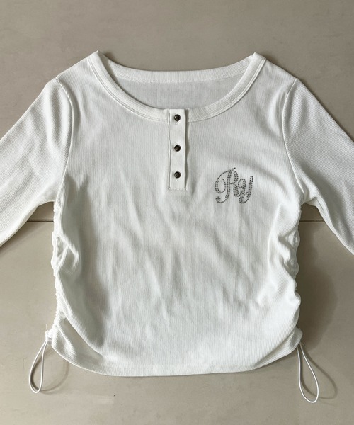 GLAMOROUS JANE(グラマラスジェーン)の「サイドドロストヘンリーネックショート丈ロンT(Tシャツ/カットソー・レディース・レッド/ブラック/グレー/オフホワイト・FREE)」の5枚目の写真